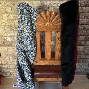 Lot of two scarves